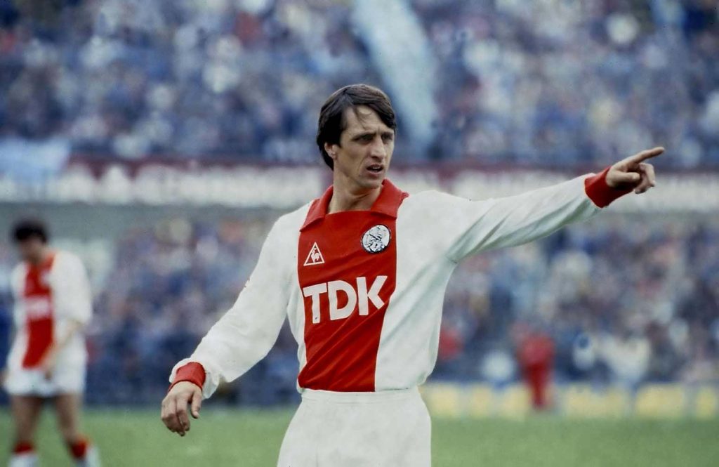 Johan Cruyff: Huyền Thoại Bóng Đá và Cách Mạng Tư Duy hình ảnh Johan Cruyff